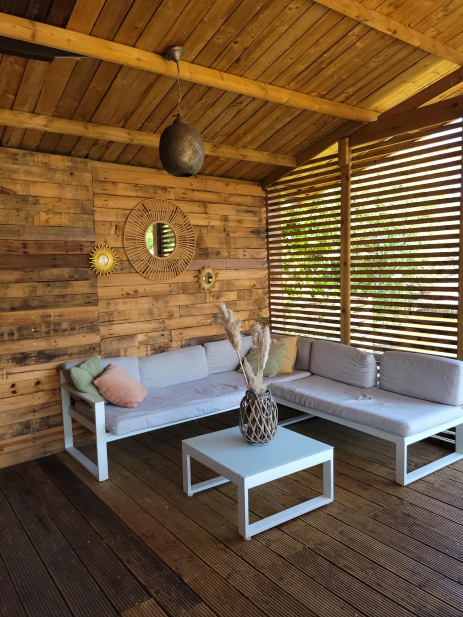 Rustig Gelegen Chalet Solvo Met Terras Aan Het Water Geel Exterior photo